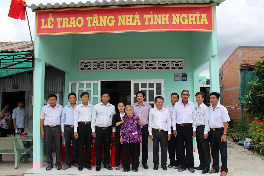 Trao tặng Nhà tình nghĩa trị giá 50.000.000 đồng