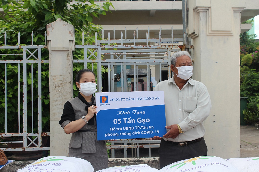 Hỗ trợ 40 tấn gạo tới người dân khó khăn trong dịch Covid-19