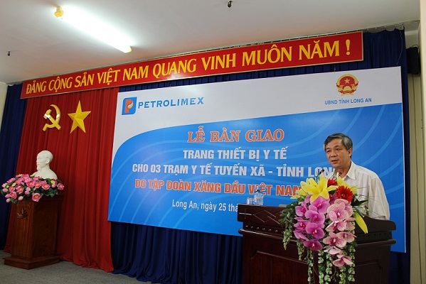Petrolimex bàn giao trang thiết bị y tế trị giá 03 tỷ đồng tài trợ cho 03 Trạm y tế trên địa bàn tỉnh Long An