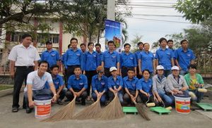Phong trào “ Xanh, sạch, đẹp ” chào đón năm mới 2013.