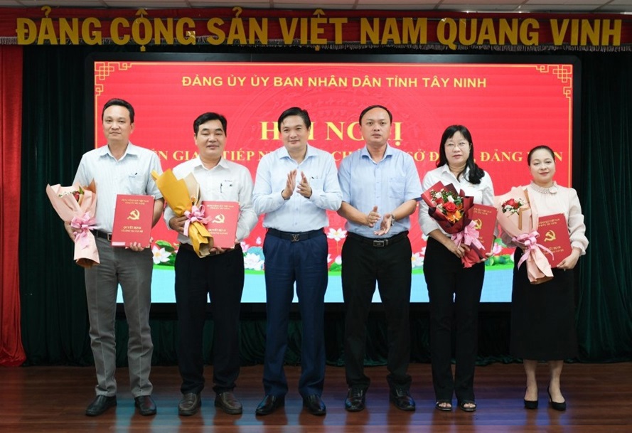 Hội nghị chuyển giao các tổ chức đảng và đảng viên