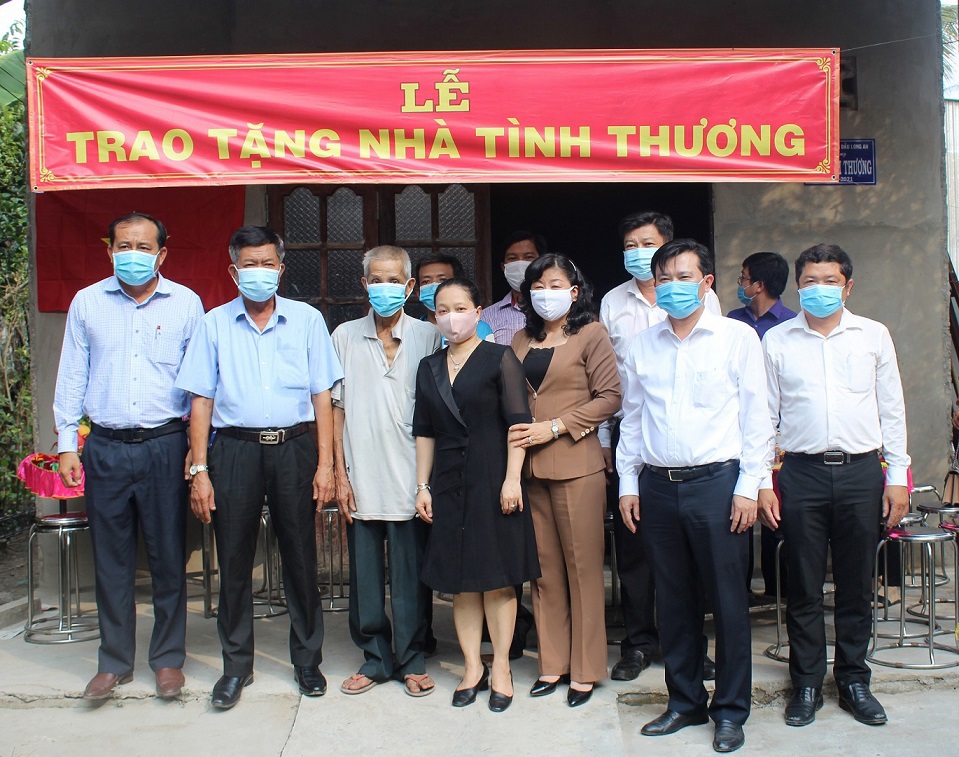 Petrolimex Long An trao nhà tình thương tặng gia đình đặc biệt khó khăn Trần Văn Hội