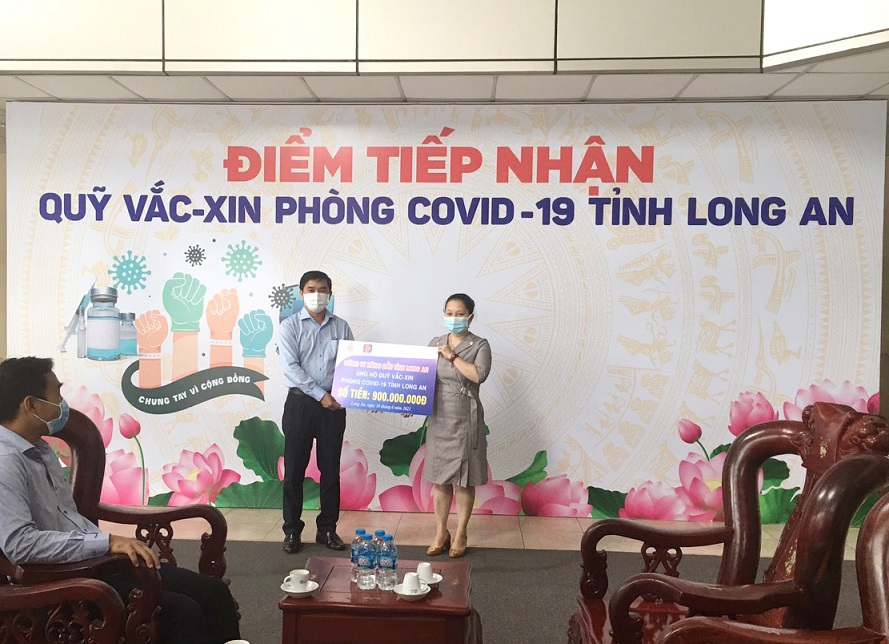 Petrolimex Long An đóng góp 900 triệu đồng vào Quỹ vắc-xin phòng Covid-19