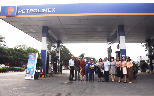 Công đoàn Petrolimex trao 190 triệu đồng tặng NLĐ Petrolimex Hải Phòng