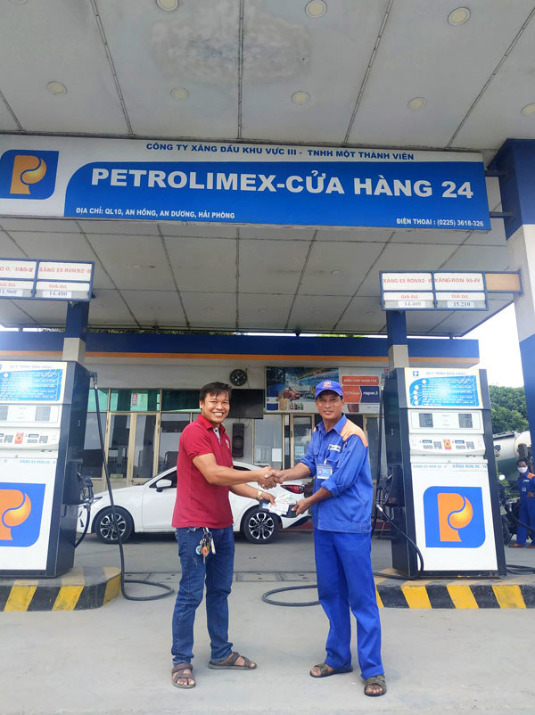 Nụ cười tháng 9 của khách hàng tại Petrolimex–Cửa hàng 24