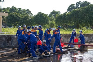 Diễn tập ứng cứu sự cố tràn dầu tại Tổng kho Xăng dầu Thượng Lý