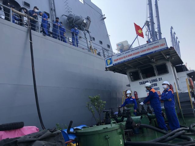 Petrolimex Hải Phòng cấp nhiên liệu cho Tàu hộ vệ Akebono