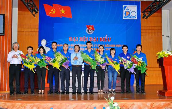 Thanh niên xung kích trong LĐSX