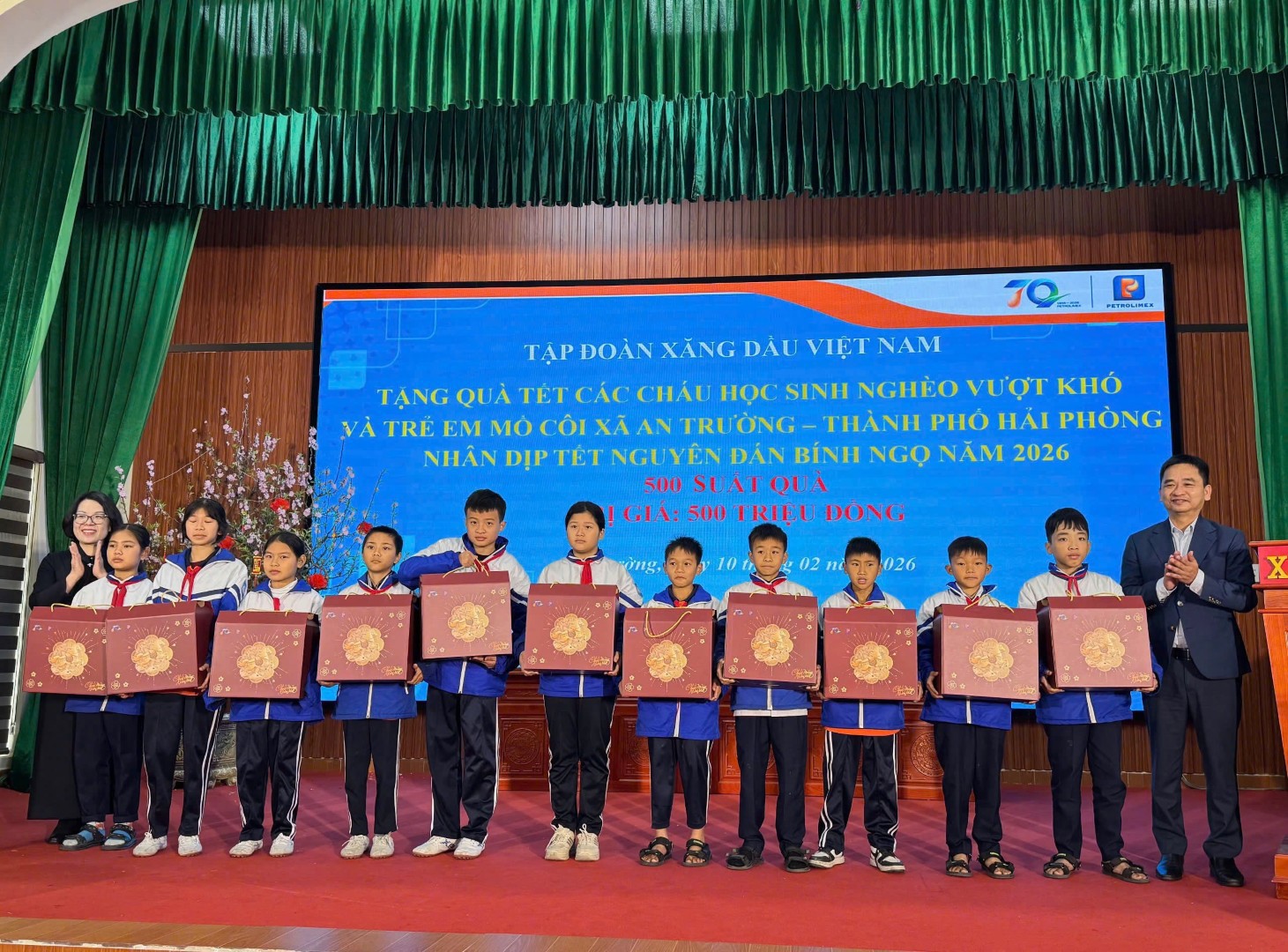Petrolimex trao tặng 4.500 suất quà Tết Xuân Bính Ngọ 2026 tại thành phố Hải Phòng