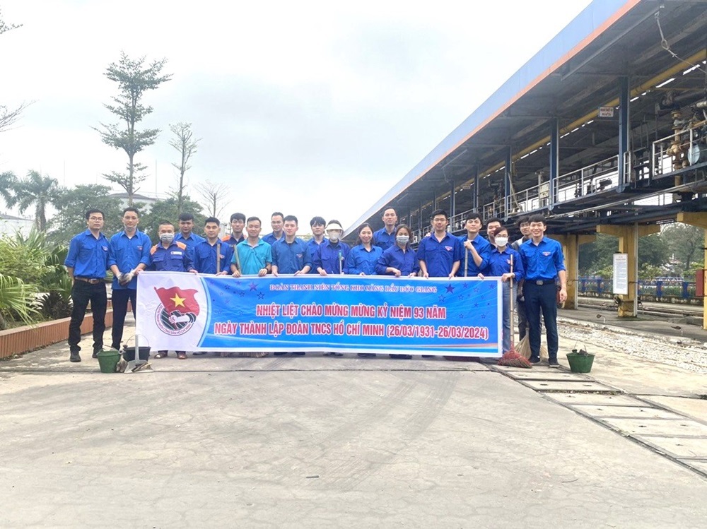 Đoàn Thanh niên Tổng kho Xăng dầu Đức Giang ra quân vệ sinh công nghiệp và môi trường