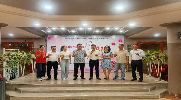 Hoạt động kỷ niệm 20/10 tại Tổng kho Petrolimex Đức Giang - Tôn vinh chị em phụ nữ trong xây dựng và phát triển doanh nghiệp