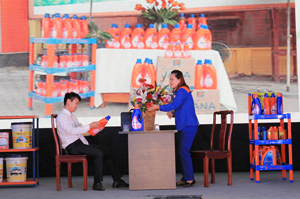 Tấm lòng người phương xa