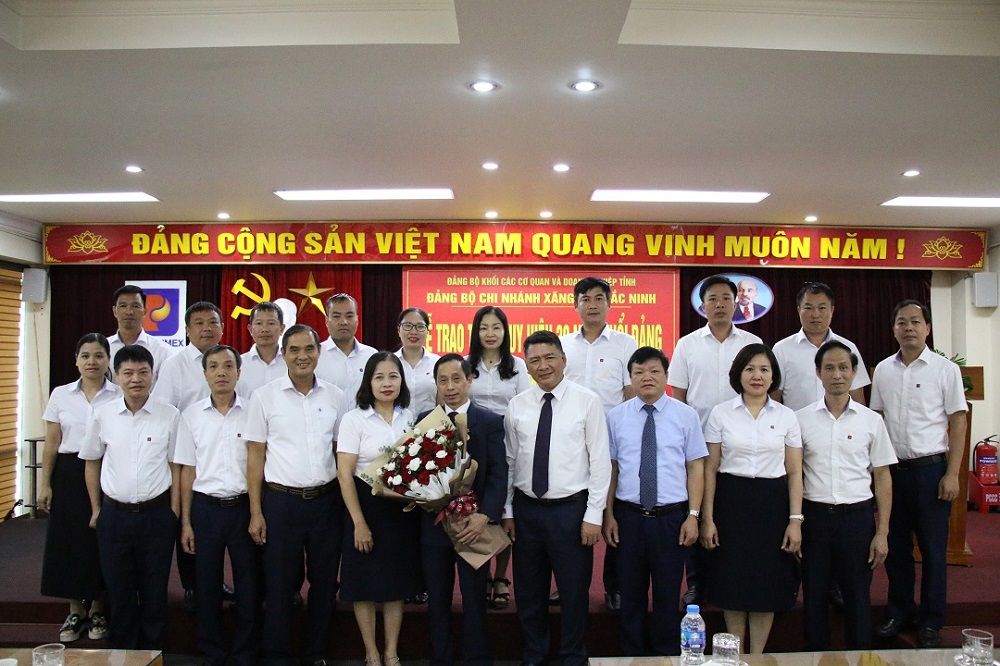 Lễ trao tặng huy hiệu 30 năm tuổi Đảng cho Đảng viên Nguyễn Đức Điền