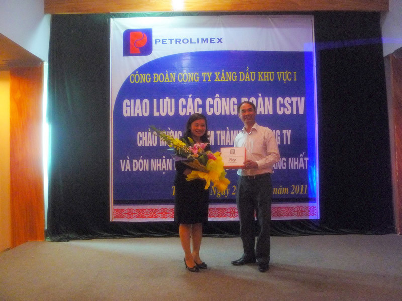 Giao lưu văn nghệ thể thao chào mừng Công ty đón nhận Huân chương độc lập hạng Nhất