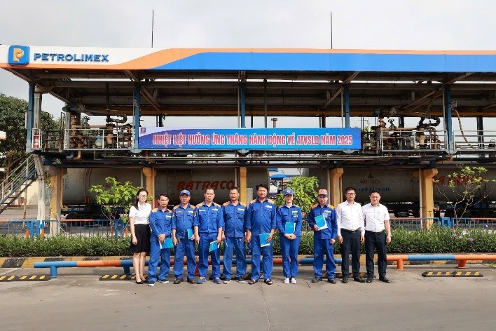 Tổng kho Xăng dầu Đức Giang: Giao ban công tác tháng 4 năm 2025 và tổng kết 01 năm thực hiện quy định bến xuất văn minh an toàn