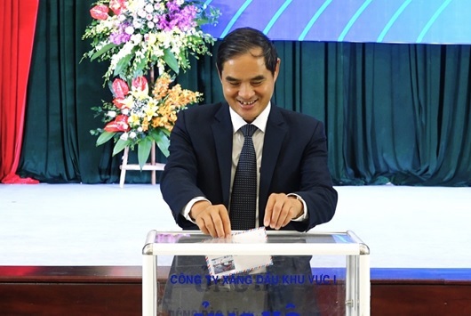 Công ty xăng dầu Khu vực 1 ủng hộ đồng bào miền Trung