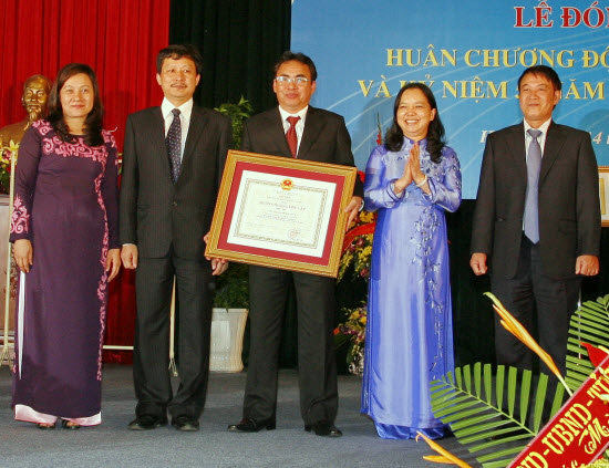 Tổ chức kỷ niệm 55 năm thành lập và đón nhận huân chương Độc lập hạng Nhất