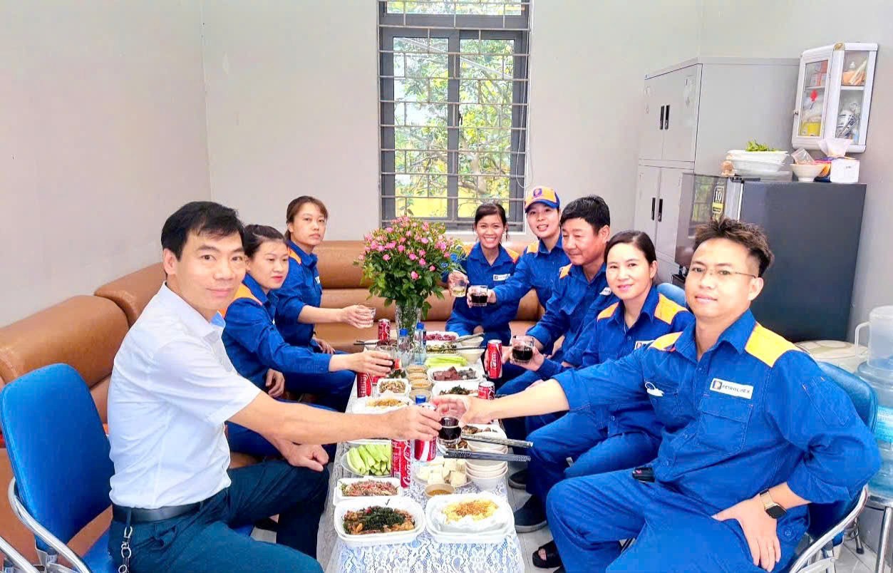 Ấm áp bữa cơm Công đoàn