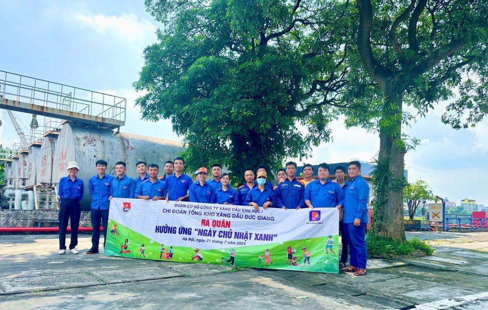 Đoàn thanh niên Tổng kho xăng dầu Đức Giang triển khai ra quân “Ngày chủ nhật xanh” năm 2024