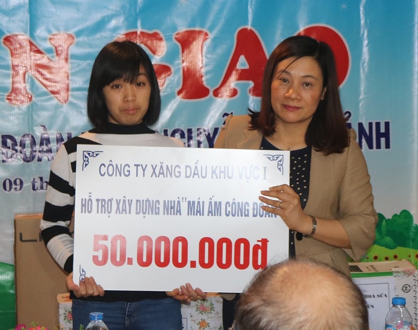 Món quà kịp thời đến với một gia đình đặc biệt khó khăn