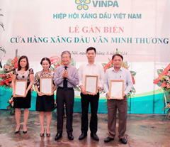 Cửa hàng văn minh thương mại - Không chỉ là hình thức