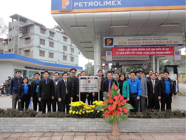 Tổ chức lễ gắn biển Cửa hàng Xăng dầu Thanh Niên