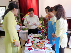 Hội thi “Phụ nữ khéo tay làm bánh”
