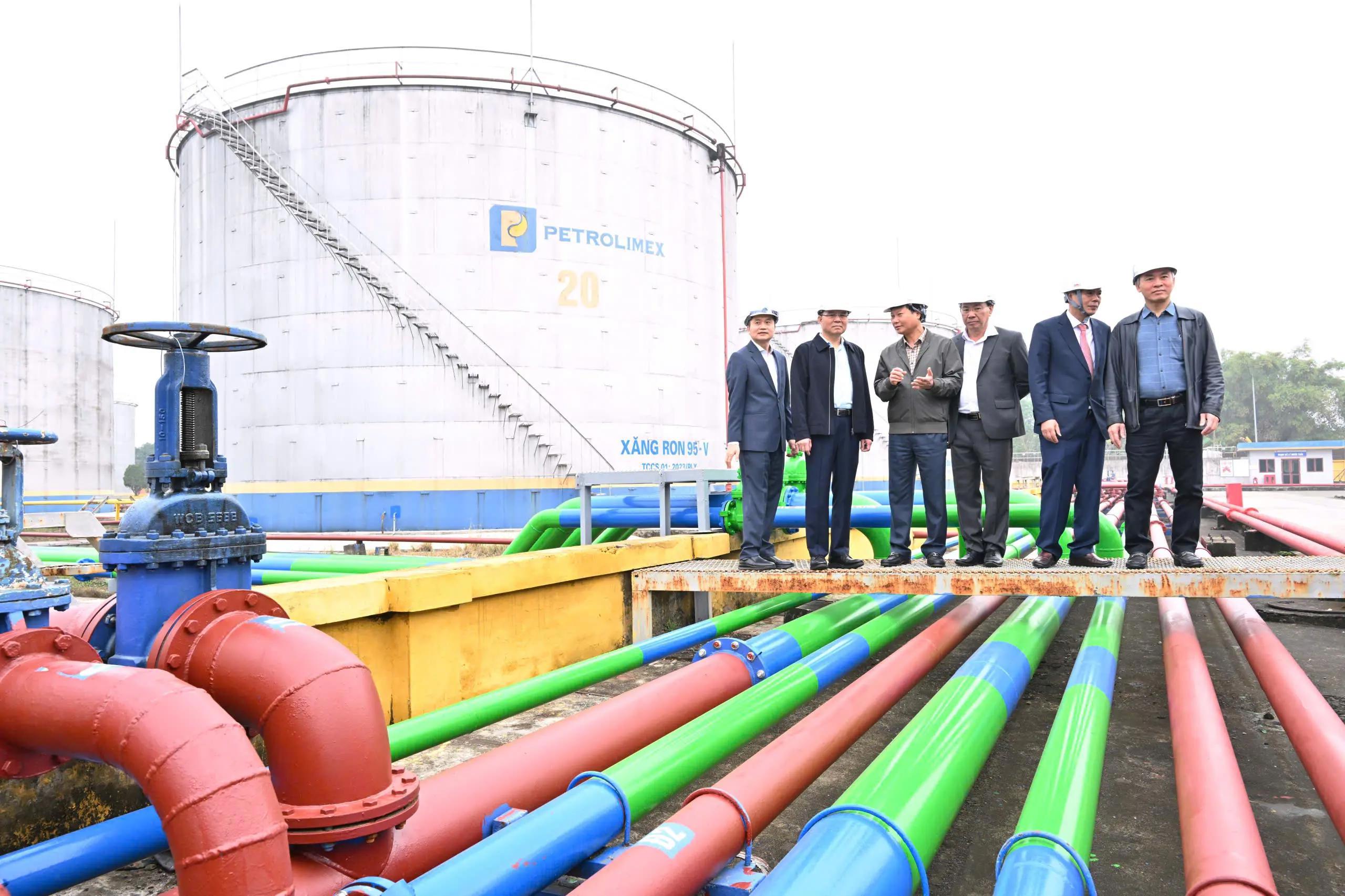 Lãnh đạo Bộ Công Thương làm việc với Petrolimex về công tác đảm bảo nguồn dịp Tết Bính Ngọ