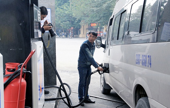 Petrolimex Hà Nội tiên phong mở phương thức bán hàng mới: Khách hàng tự bơm xăng dầu