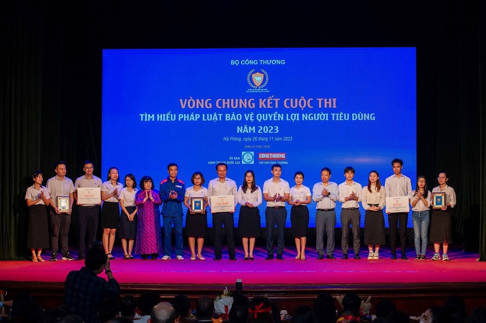 Ba đội thi tranh tài tìm hiểu pháp luật bảo vệ quyền lợi người tiêu dùng năm
