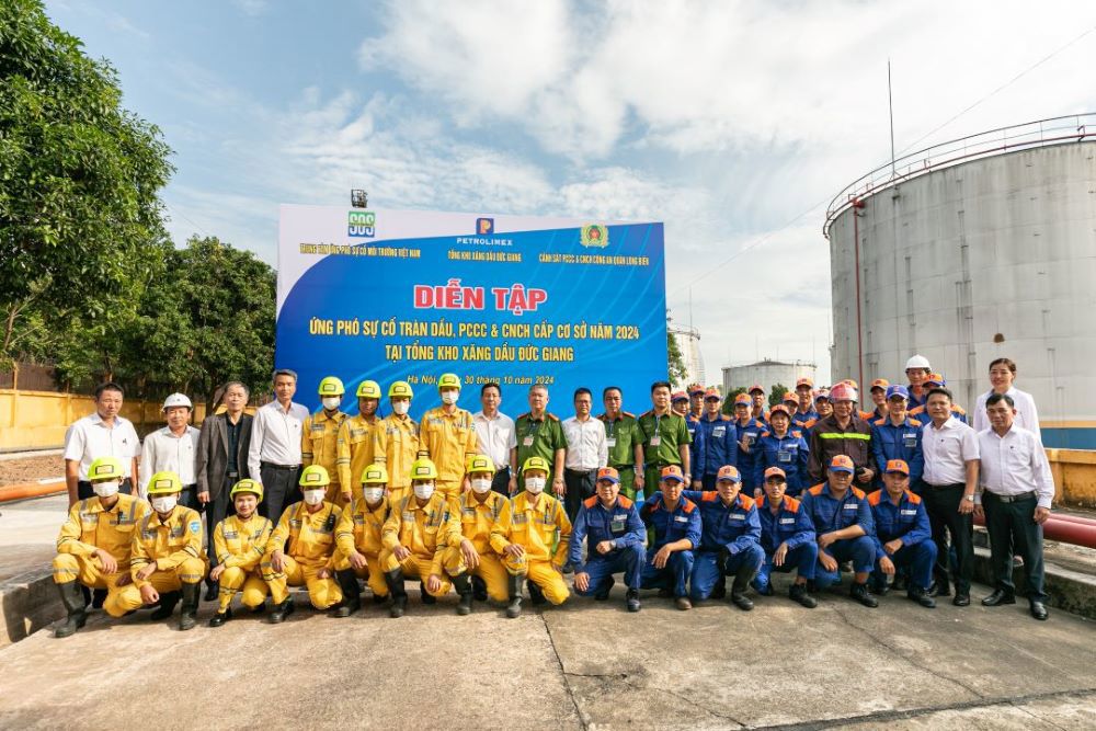 Diễn tập ứng phó sự cố tràn dầu, PCCC&CNCH cấp cơ sở năm 2024 tại Tổng kho Xăng dầu Đức Giang