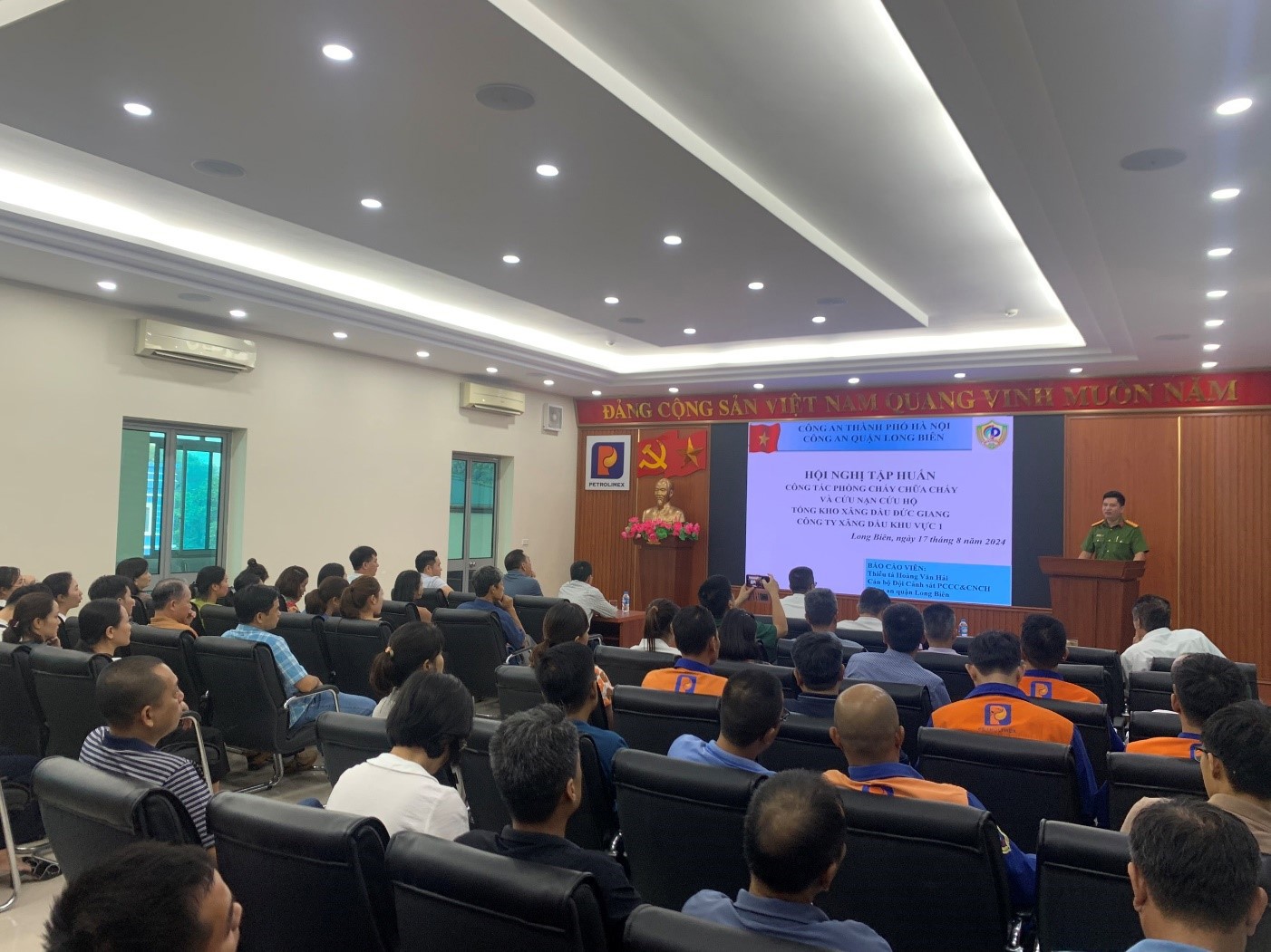 Tổng kho Xăng dầu Đức Giang tổ chức huấn luyện bồi dưỡng nghiệp vụ PCCC và CNCH trong kinh doanh xăng dầu 2024