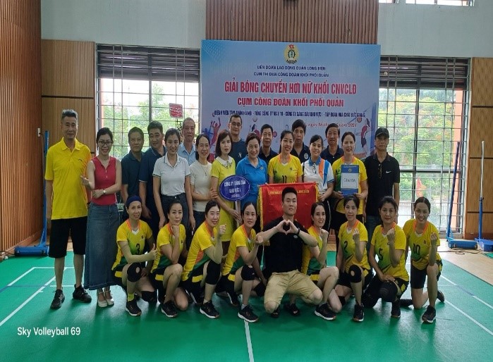 Bóng chuyền hơi - Môn thể thao hữu ích cho nữ CBCNV Công ty Xăng dầu Khu vực I