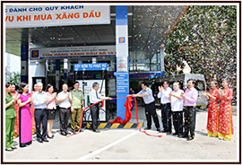 Gắn biển “Cửa hàng xăng dầu văn minh thương mại"
