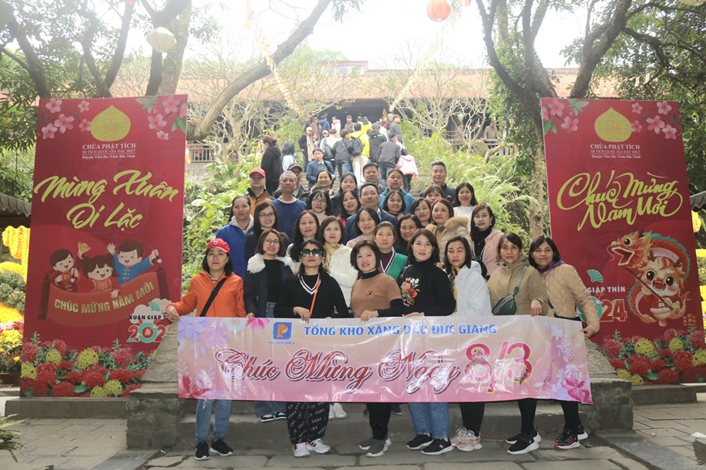 Công đoàn Tổng kho Xăng dầu Đức Giang tổ chức hoạt động tham quan nhân dịp kỷ niệm ngày Quốc tế Phụ nữ 8/3