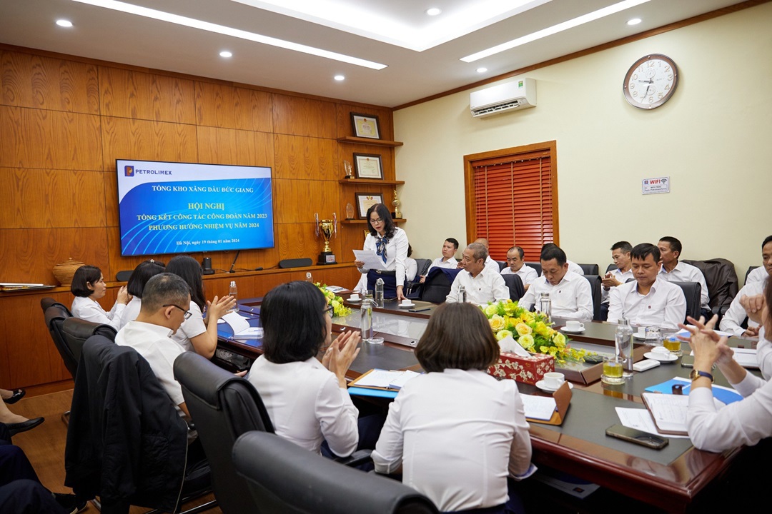 Công đoàn Tổng kho Xăng dầu Đức Giang tổ chức tổng kết công tác năm 2023