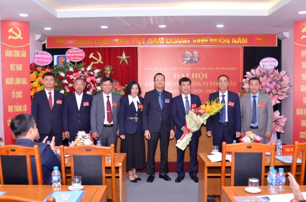 Đoàn kết, nhất trí, khắc phục mọi khó khăn, chủ động, sáng tạo, quyết tâm hoàn thành thắng lợi nhiệm vụ chính trị Nhiệm kỳ 2025-2030.