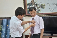Vinh dự, tự hào đón nhận Huy hiệu 30 năm tuổi Đảng