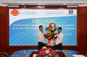 Xí nghiệp Xăng dầu K131 nhận bằng khen của Bộ Tài chính