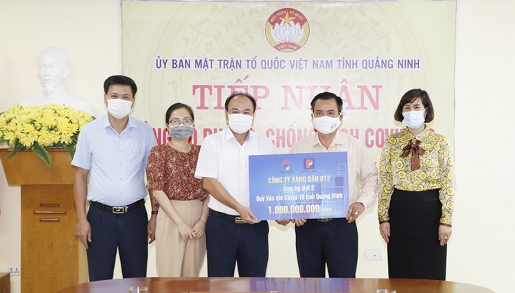 Công ty Xăng dầu B12 ủng hộ 1 tỷ đồng cho Quỹ Vắc xin Covid-19 tỉnh Quảng Ninh