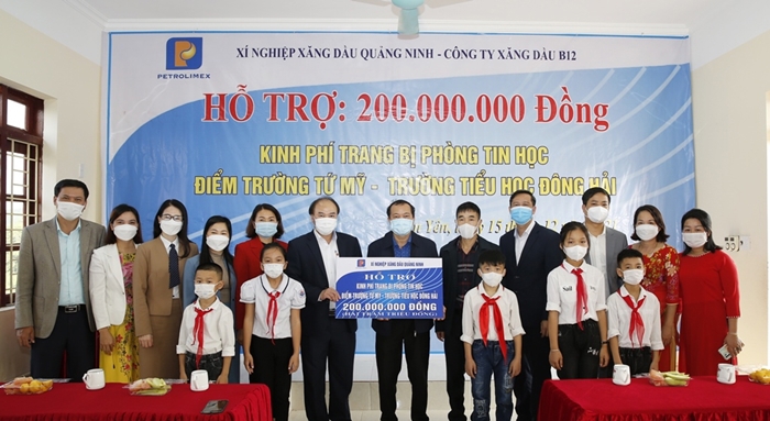 XNXD Quảng Ninh ủng hộ 280 triệu đồng cho Điểm trường Tứ Mỹ và hộ nghèo trên địa bàn huyện Tiên Yên