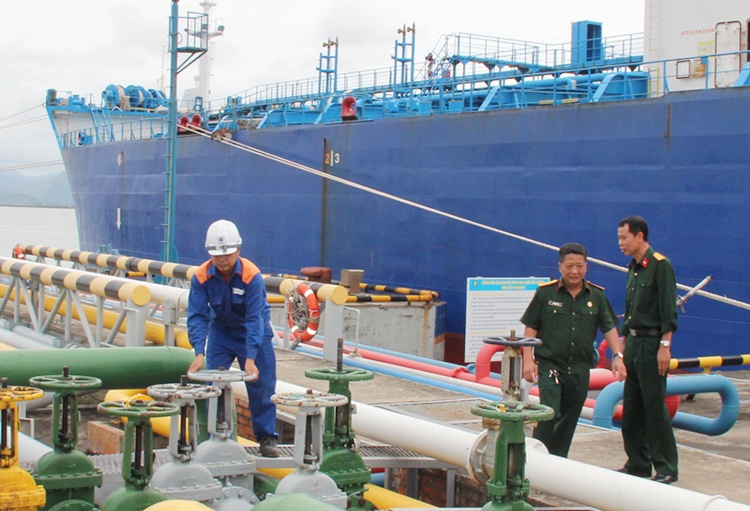 Chi hội Cựu chiến binh Cảng dầu B12 phối hợp tăng cường đảm bảo an toàn thời điểm bầu cử đại biểu Quốc hội khóa XVI và đại biểu HĐND các cấp