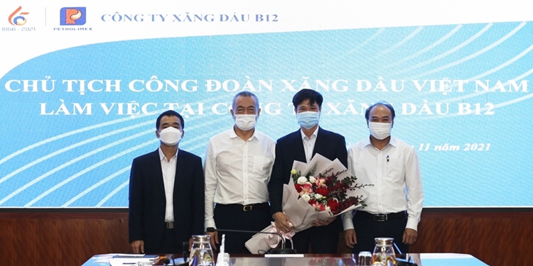 Chủ tịch Công đoàn Xăng dầu Việt Nam Nguyễn Thanh Sơn làm việc tại Công ty Xăng dầu B12