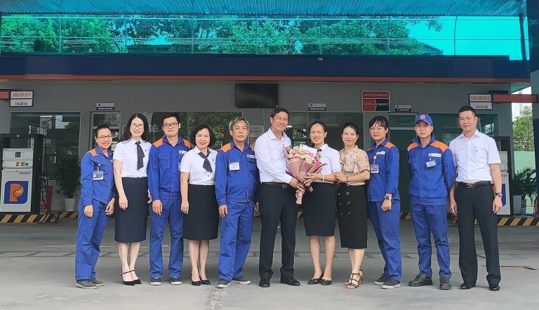 Lan tỏa phong trào thi đua bán hàng trong toàn hệ thống CHXD