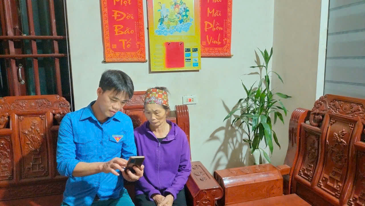 Đoàn Thanh niên Xí nghiệp Kho vận Xăng dầu K132 tiên phong lan tỏa phong trào “Bình dân học vụ số”