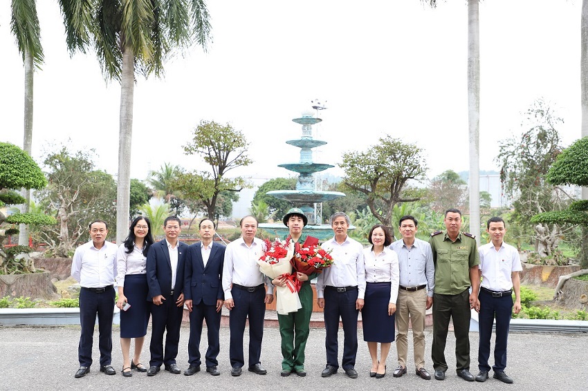 Gặp mặt, động viên người lao động lên đường nhập ngũ năm 2024