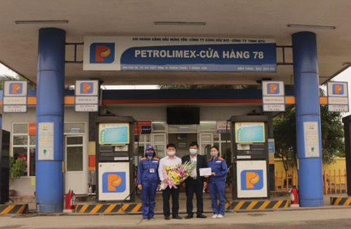 Khen thưởng các Cửa hàng hoàn thành xuất sắc kế hoạch tháng 01/2021