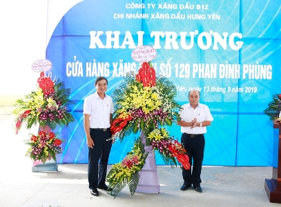Tin ảnh: Khai trương Cửa hàng Xăng dầu 129