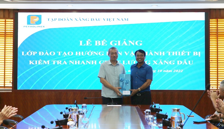 Đào tạo hướng dẫn vận hành thiết bị kiểm tra nhanh chất lượng xăng dầu