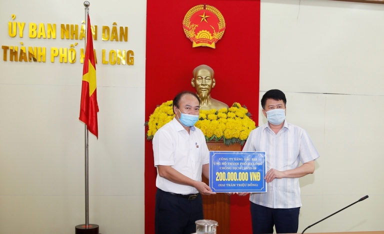 Petrolimex Quảng Ninh ủng hộ 200 triệu đồng cho công tác phòng, chống dịch Covid-19